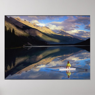 Poster Un rameur sur le lac Banff, au Canada RMR)