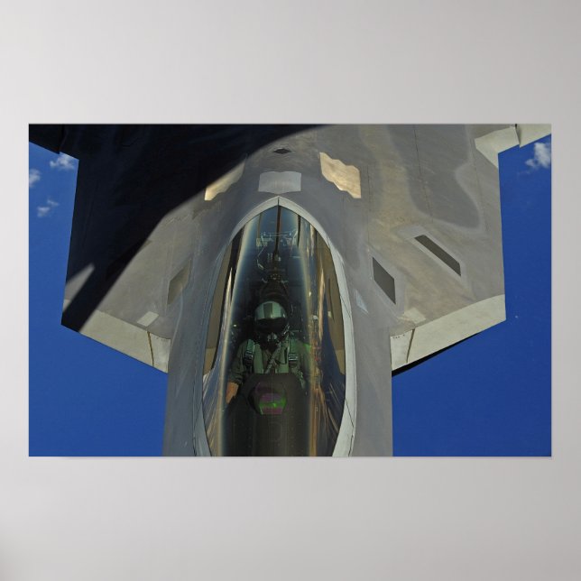 Poster Un Raptor F-22 reçoit du carburant d'un KC-135 (Devant)