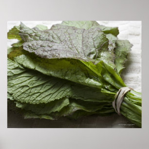 Poster Un tas de verdure de moutarde fraîche, d'un fermie