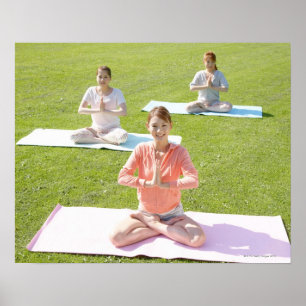 Poster Une jeune femme faisant du yoga
