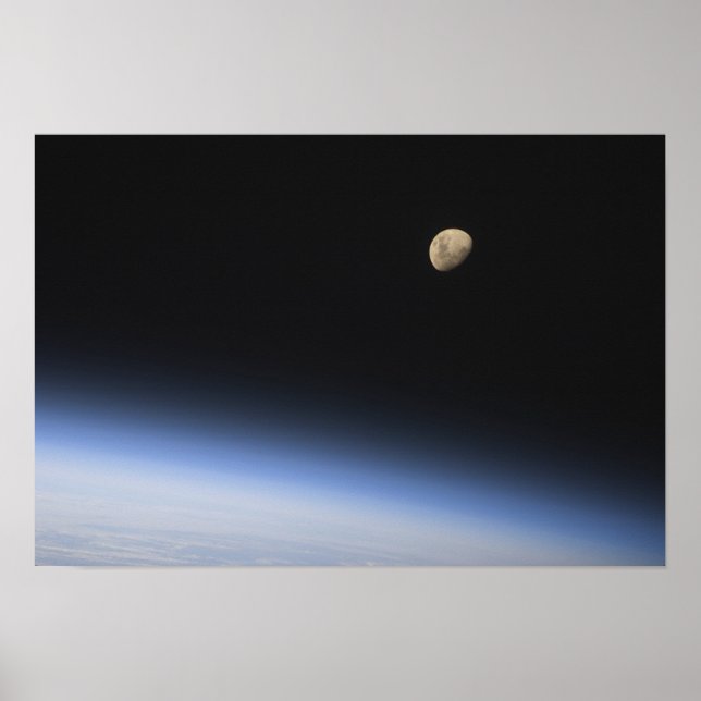 Poster Une lune géante visible au-dessus de l'atmosphère  (Devant)