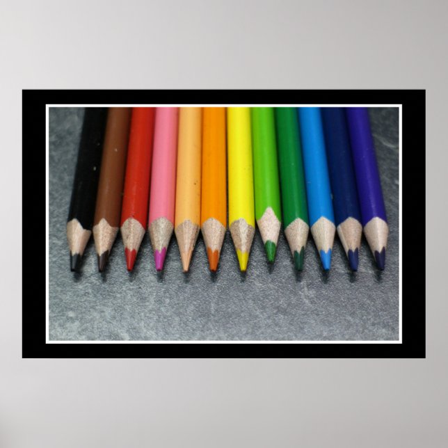 Poster Une rangée de crayons colorés. (Devant)