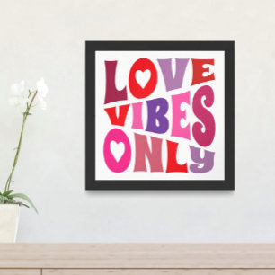 Poster Vibes d'amour uniquement typographie en gras rouge