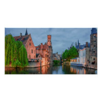 Vieille ville et beffroi la nuit à Bruges