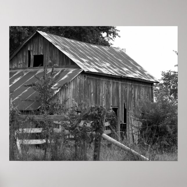 Poster Vielle ferme rusteuse noire et blanche derrière un (Devant)