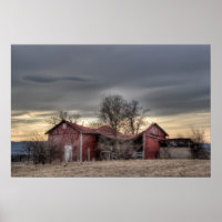 Vieux arbres d'hiver de la grange rouge HDR Photog