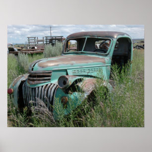 Poster Vieux camion pick-up en photo de champ