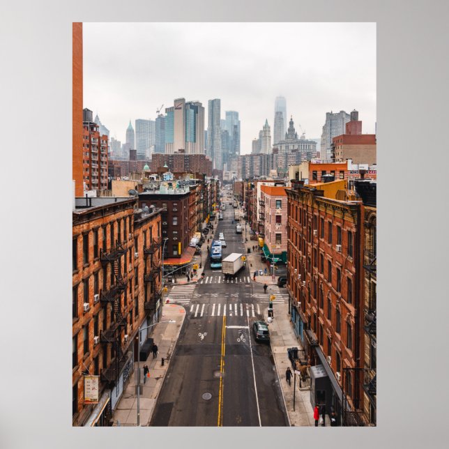 POSTER VOITURES SUR LA ROUTE ENTRE LES BÂTIMENTS À HAUTE  (Devant)