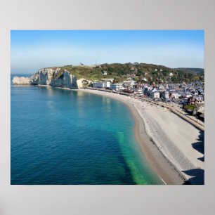 Poster Vue aérienne d'Etretat avec sa plage et son villag