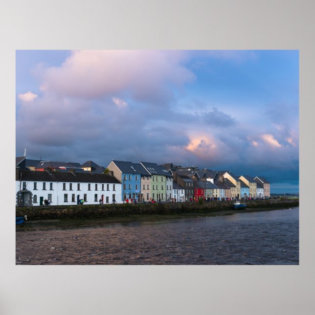 Poster Vue de Claddagh de la longue promenade et des vieu (Devant)