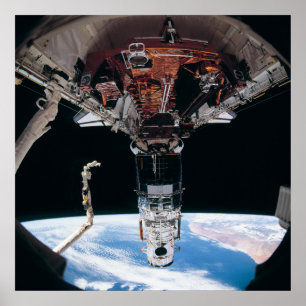 Poster Vue du télescope Hubble amarré avec Endeavor