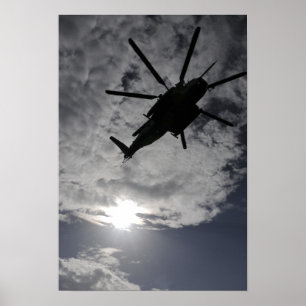 Poster Vue en angle faible d'un CH-53E