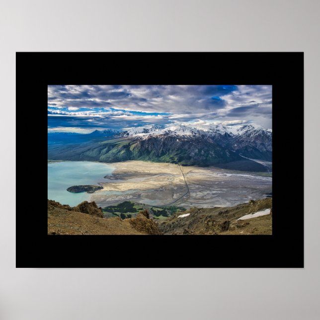 Poster Vue sur la rivière Slims et la montagne (Devant)