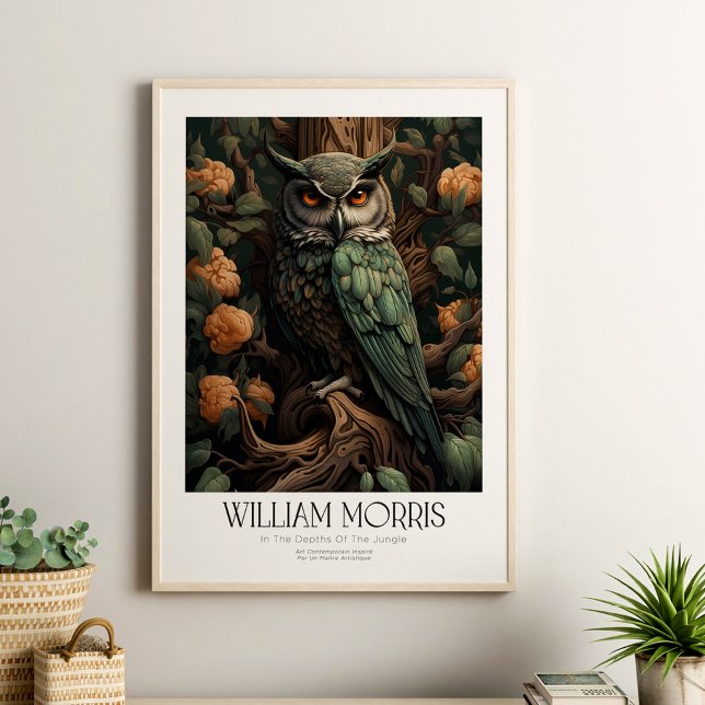 Poster William Morris Chouette Vintage aux fleurs (William Morris Vintage Owl with Blossoms Poster in a boho neutral living room in a wooden frame.)