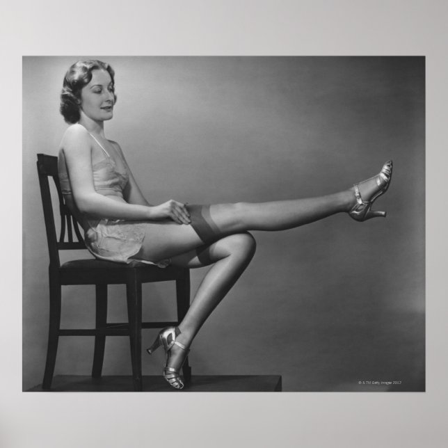 Poster Woman Sitting on Chaise (Devant)