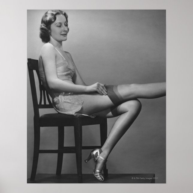 Poster Woman Sitting on Chaise (Devant)
