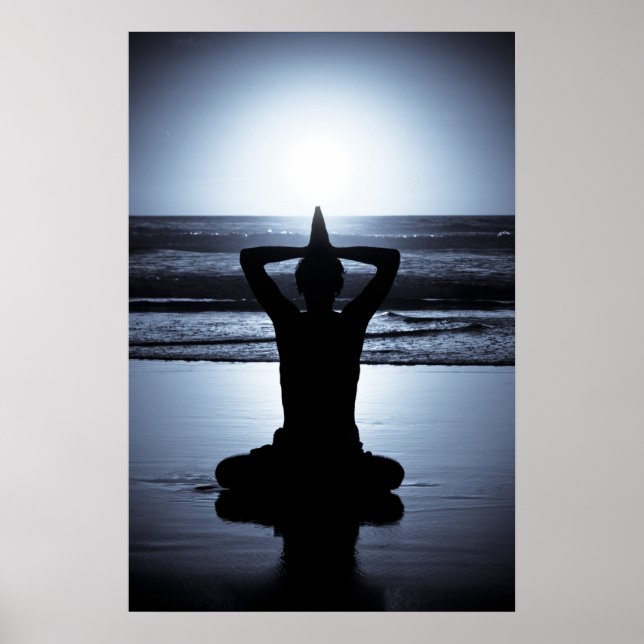 Poster Yoga la nuit sur la plage avec reflet de la lune (Devant)