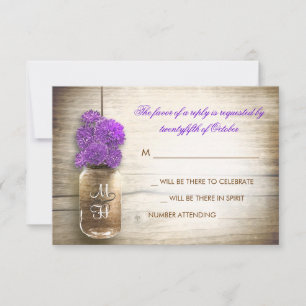 Pot de maçon et fleurs pourpres épousant la carte