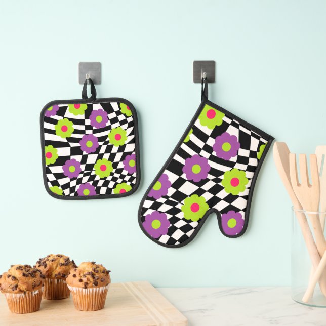 Potholder and Oven Mitt With Checkers and Flowers  & Pot Holder Set (Insitu(Hanging))