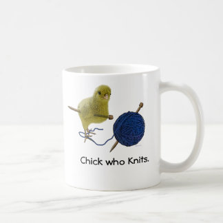 Poussins qui tricotent la tasse de café