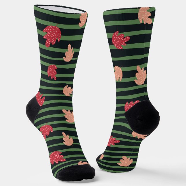 Practical nature pattern Leaf and stripes Green Socks (Angled)