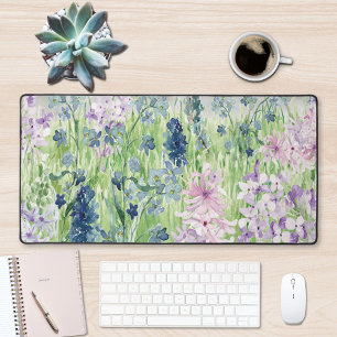 Prairie de fleurs bleues violettes à l'aquarelle s