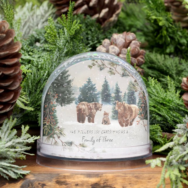 Premier Noël en famille de trois personnages (Hiver)