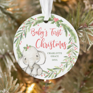 Première photo de Noël de Holly Wreath Elephant Ba