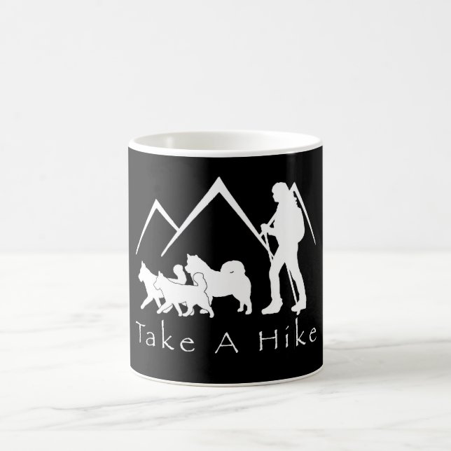 Prenez un chien de traîneau/Malamute de tasse de (Centre)