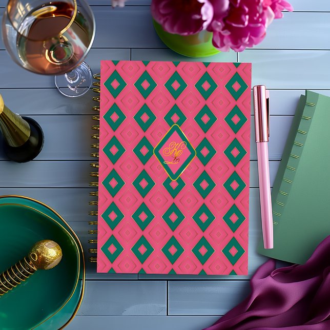 Preppy rose et vert Diamond Motif Monogrammé (Preppy Trendy Pink and Green Diamond Motif Monogrammed Planner/ Soft Glossy Cover or Matte HardCover)