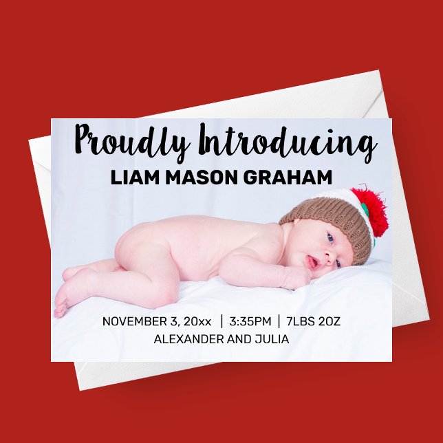 Présentation Fière de la Faire-part de naissance (Modern Script Proudly Introducing Photo Birth Announcement Card)