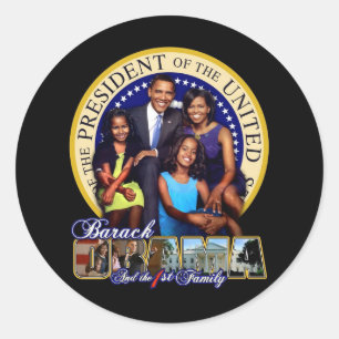 PRESIDENT BARACK OBAMA AND FAMILY CLASSIC ROUND STICKER