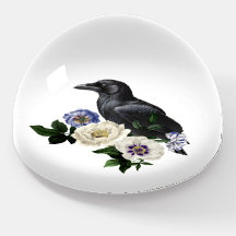 Corbeau noir avec fleurs