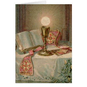Prêtre catholique d'eucharistie de missel de