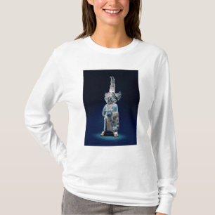 Prêtre dans des robes longues cérémonieuses, î