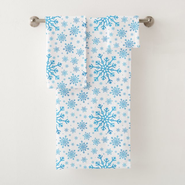 Pretty Blue Christmas Snowflakes sur Winter White (En situation)