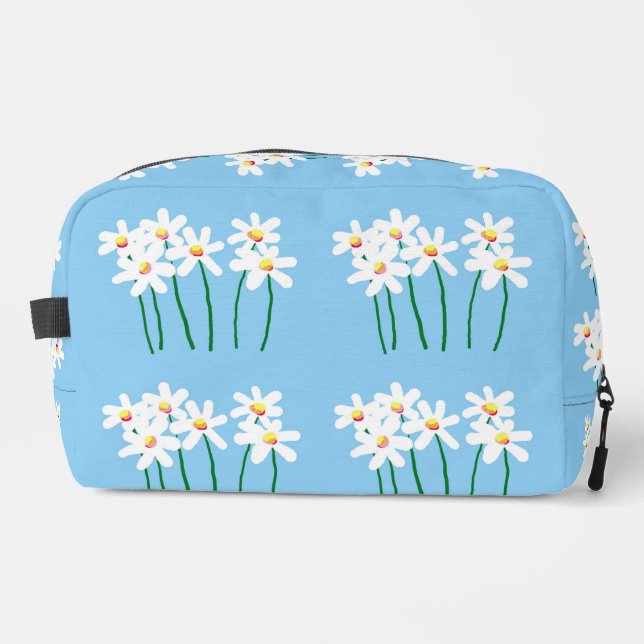 Pretty bunch of white daisies dopp kit (Front)