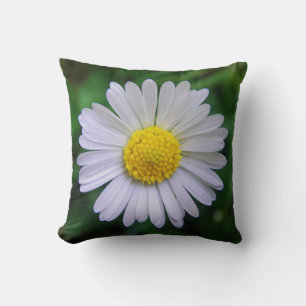 Pretty Daisy Throw Pillow