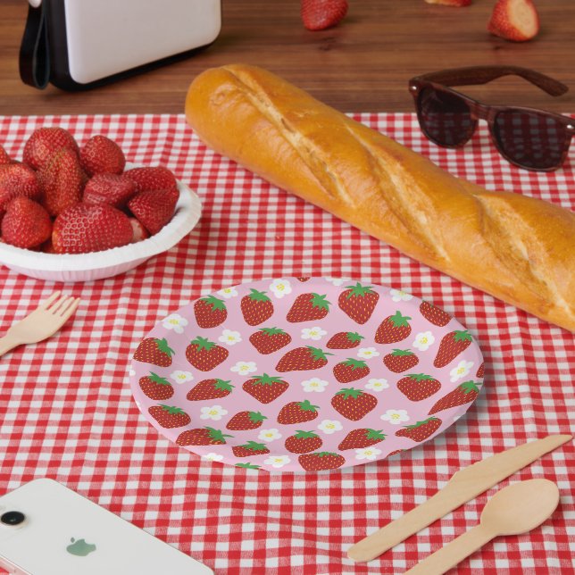 Pretty summer strawberry pattern paper plate (Picnic)