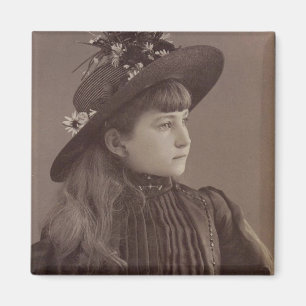 Pretty Vintage Girl Magnet