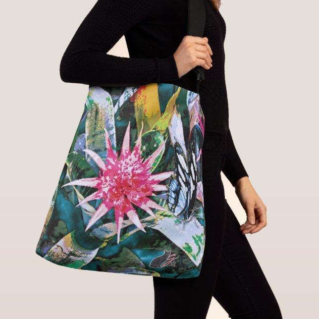 Prickly Bromie Crossbody Bag (Close Up)