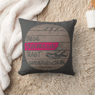 Prinzessin trägt Wanderschuhe, Sonnenuntergang Throw Pillow
