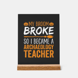 Professeur d'archéologie Balai d'Halloween Cassé