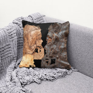 Profil de femme perplexe - Bois Throw Pillow