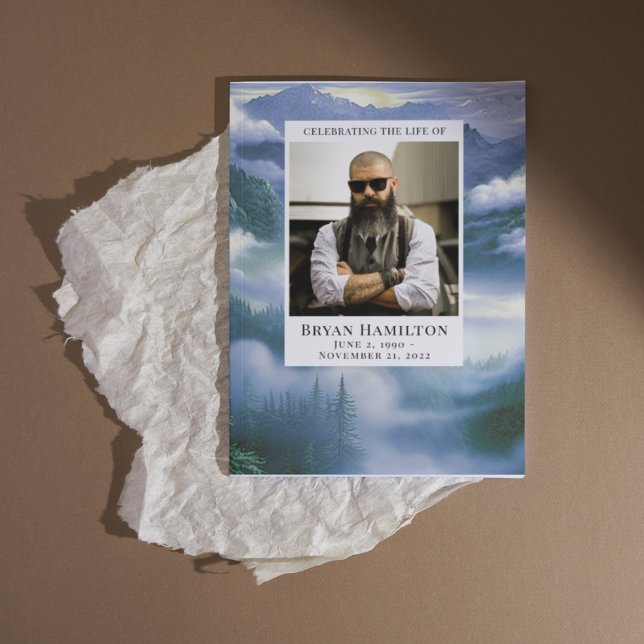 Programme funéraire nuageux de l'aquarelle naturel (Créateur téléchargé)