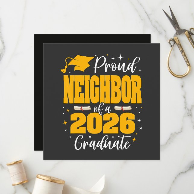 Programme Proud Neighbor Of A Class Of 2026 Graduate (Devant/Arrière en situation)