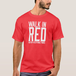 Promenade dans le T-shirt rouge