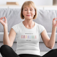 Promoté à Grand-mère EST 2025 T-shirt | Soft Paste
