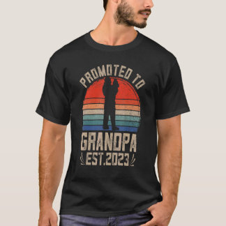 Promoted To Be Grandpa  2023 Pregnancy Announcemen T-Shirt