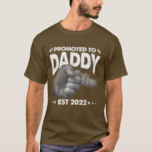 Promoted to Daddy 2022 funny gift for new dad Firs T-Shirt